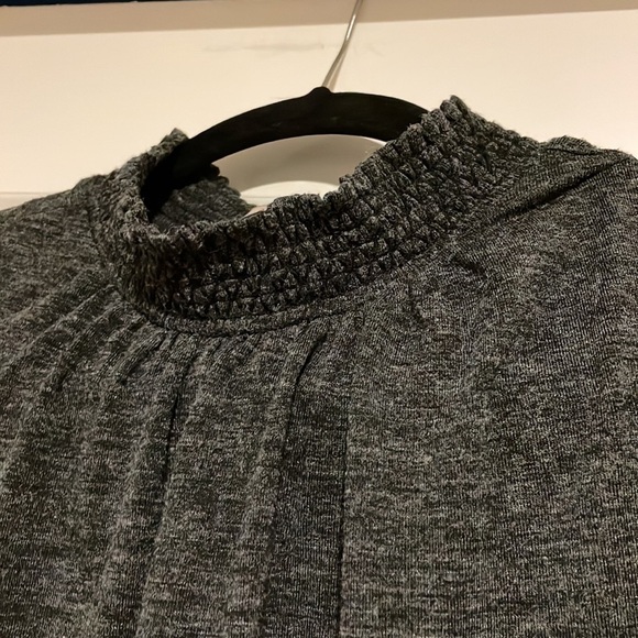 LOFT women’s gray ruffle neck tunic top XL - Picture 2 of 6